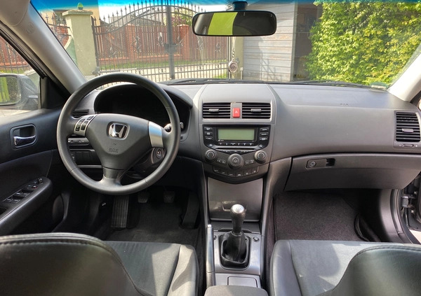 Honda Accord cena 17900 przebieg: 205330, rok produkcji 2004 z Radom małe 106